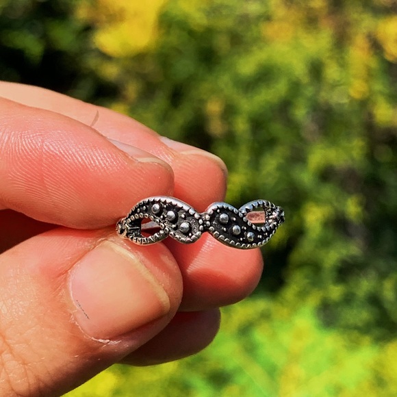 silver swirly ring - Picture 2 of 4